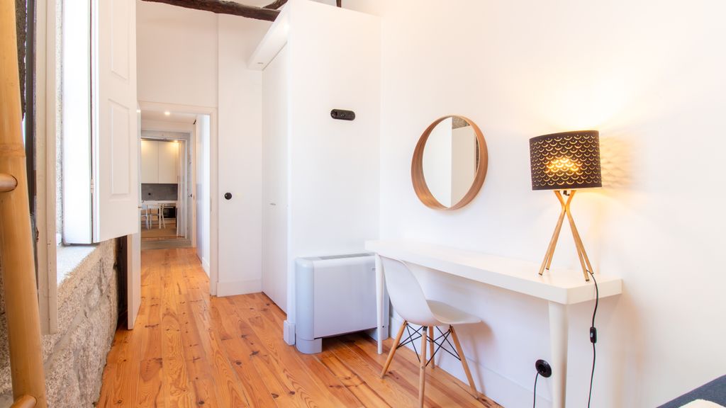 Dirk Apartment - Almada 3º T by LovelyStay