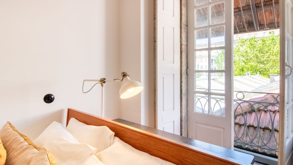 Dirk Apartment - Almada 3º T by LovelyStay