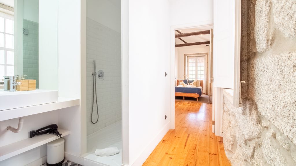 Dirk Apartment - Almada 3º T by LovelyStay