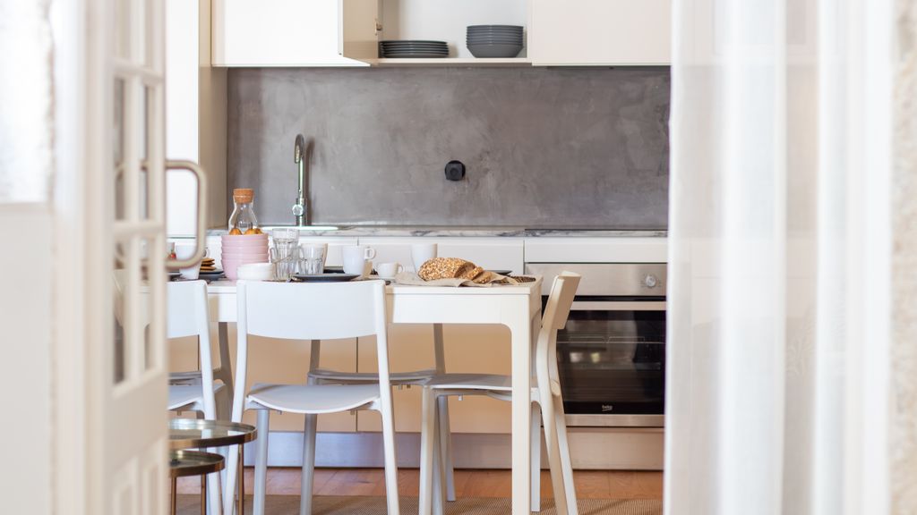 Dirk Apartment - Almada 3º T by LovelyStay