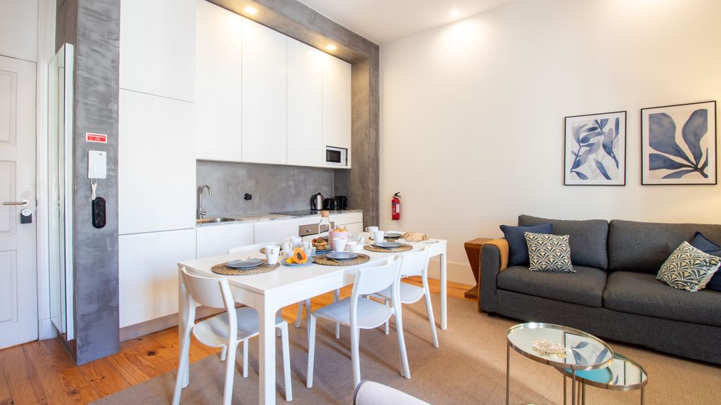Dirk Apartment - Almada 3º T by LovelyStay