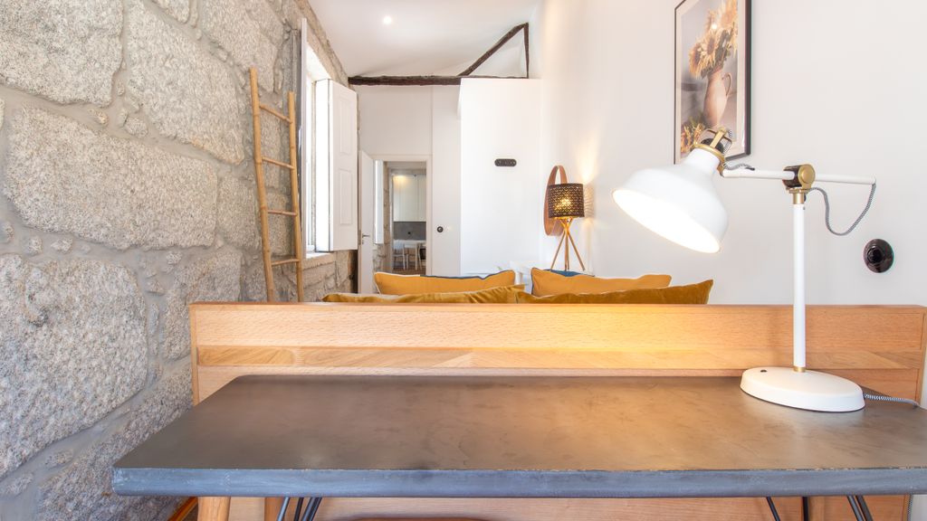 Dirk Apartment - Almada 3º T by LovelyStay