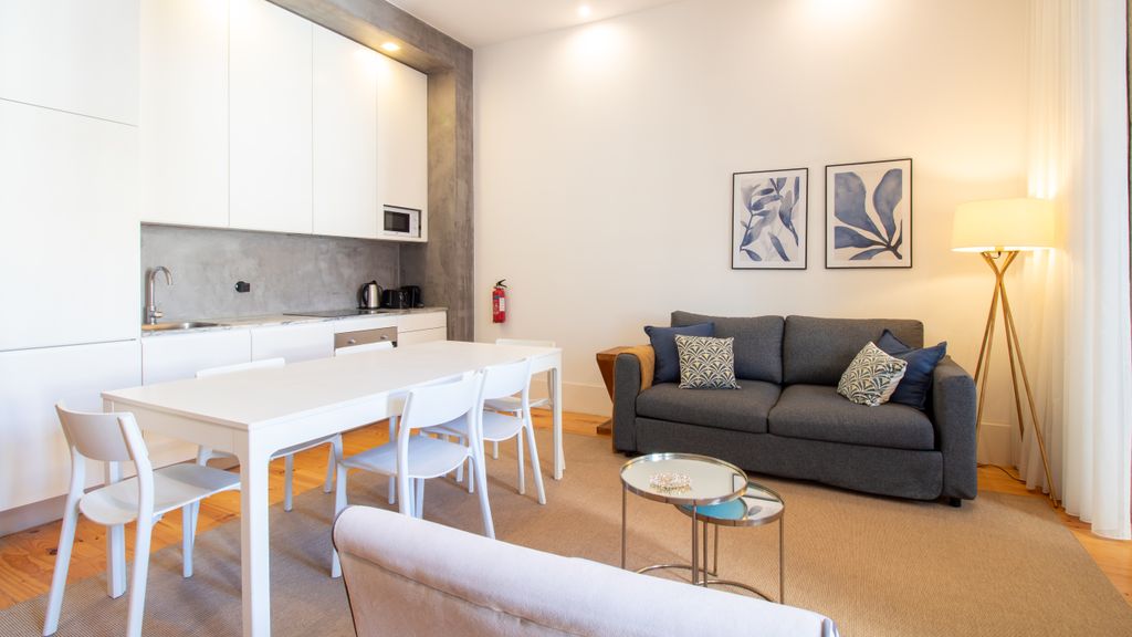 Dirk Apartment - Almada 3º T by LovelyStay