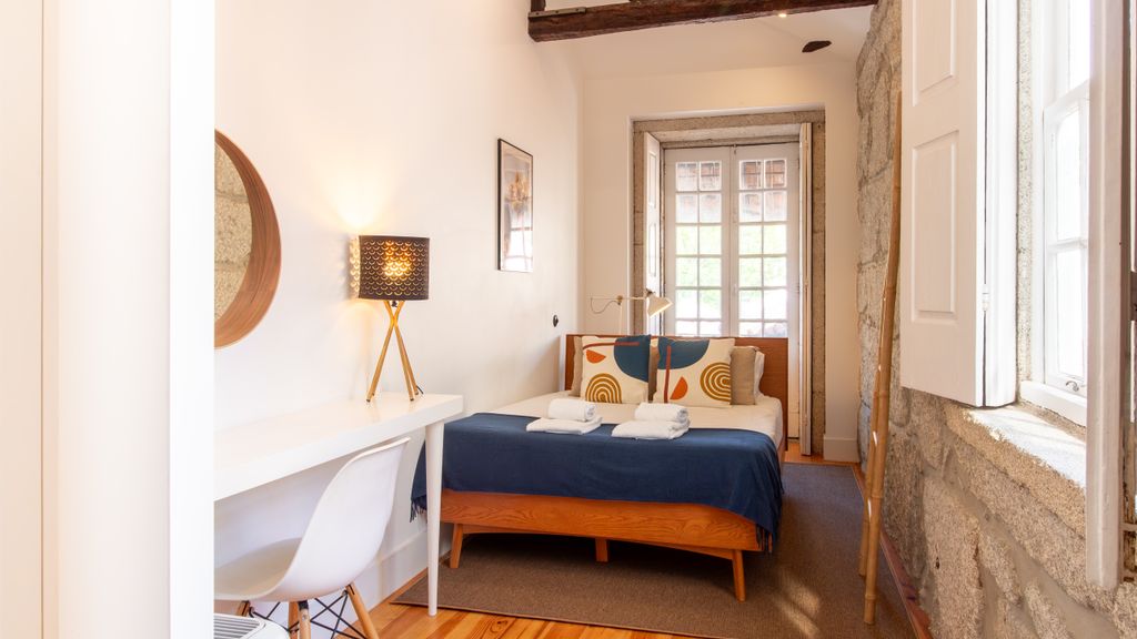 Dirk Apartment - Almada 3º T by LovelyStay