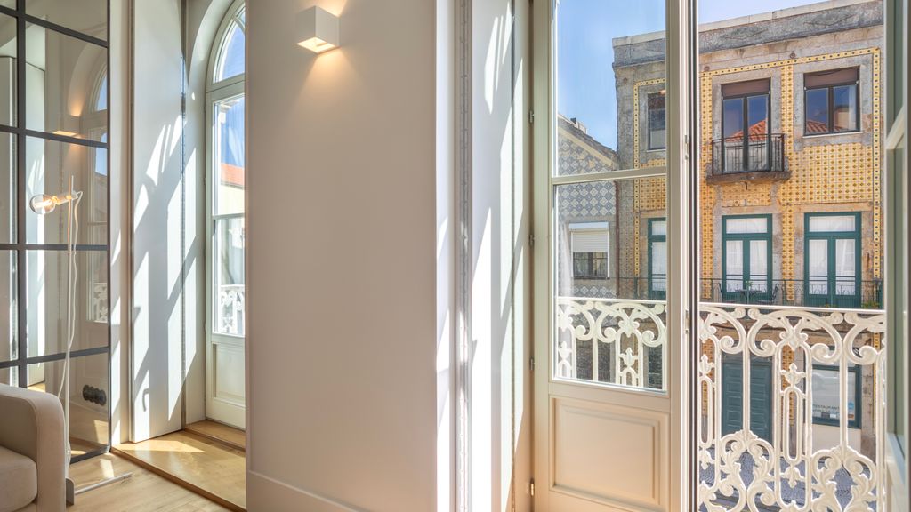 EDiTiON 147 - Luxury Beachfront Apt by LovelyStay