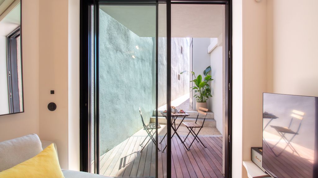 EDiTiON 309 - Beachfront Loft by LovelyStay