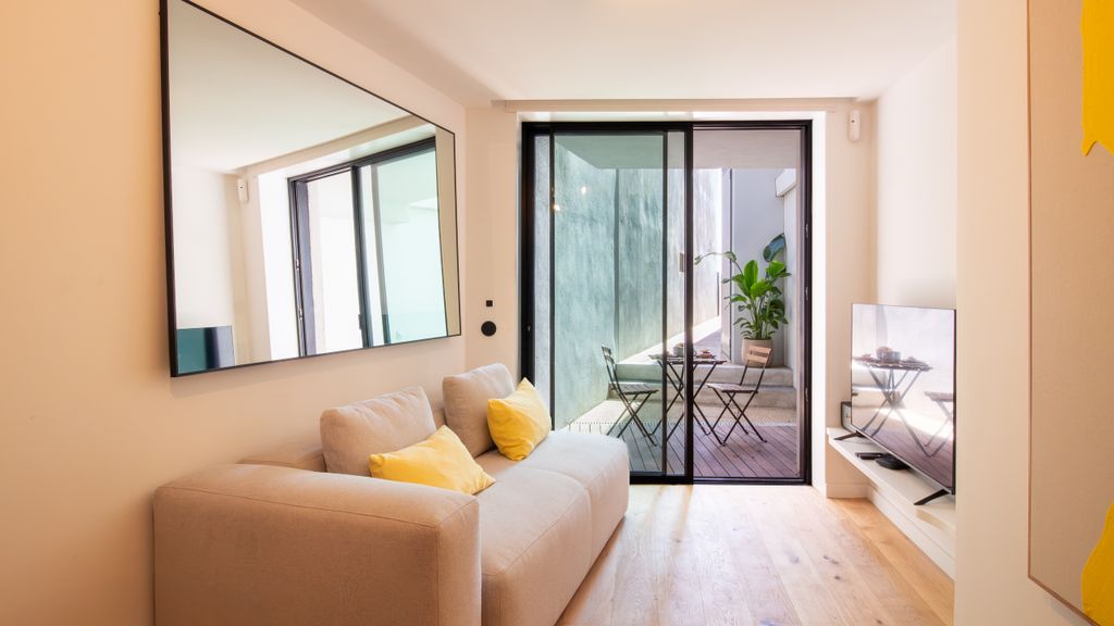 EDiTiON 309 - Beachfront Loft by LovelyStay