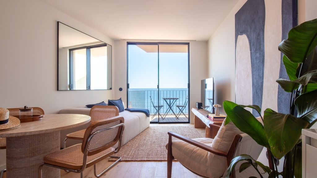 EDiTiON 309 - Sea View & Pool by LovelyStay