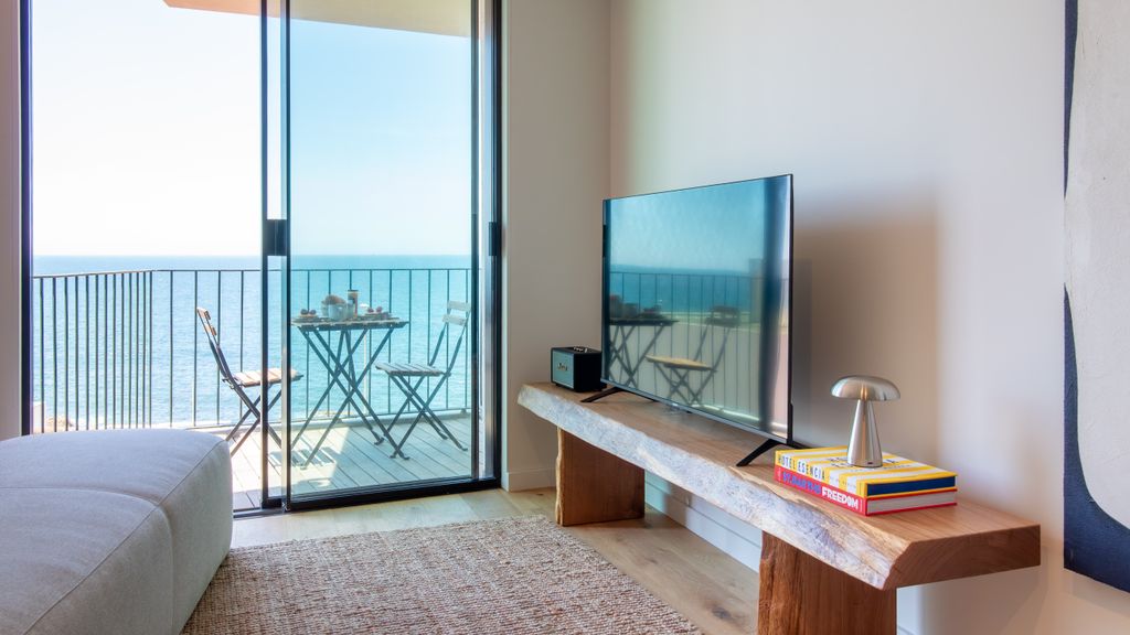 EDiTiON 309 - Sea View & Pool by LovelyStay