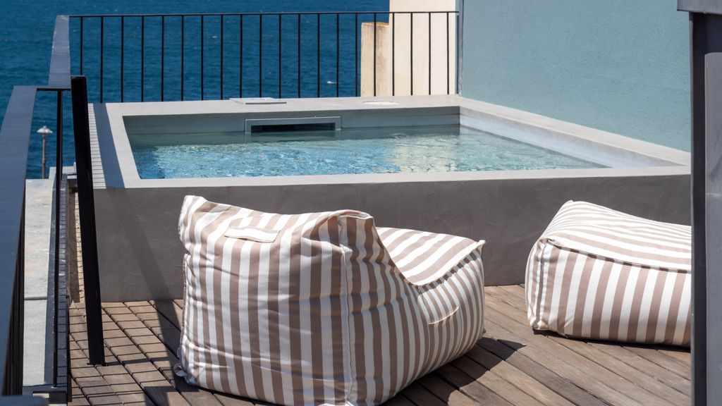 EDiTiON 309 - Sea View & Pool by LovelyStay