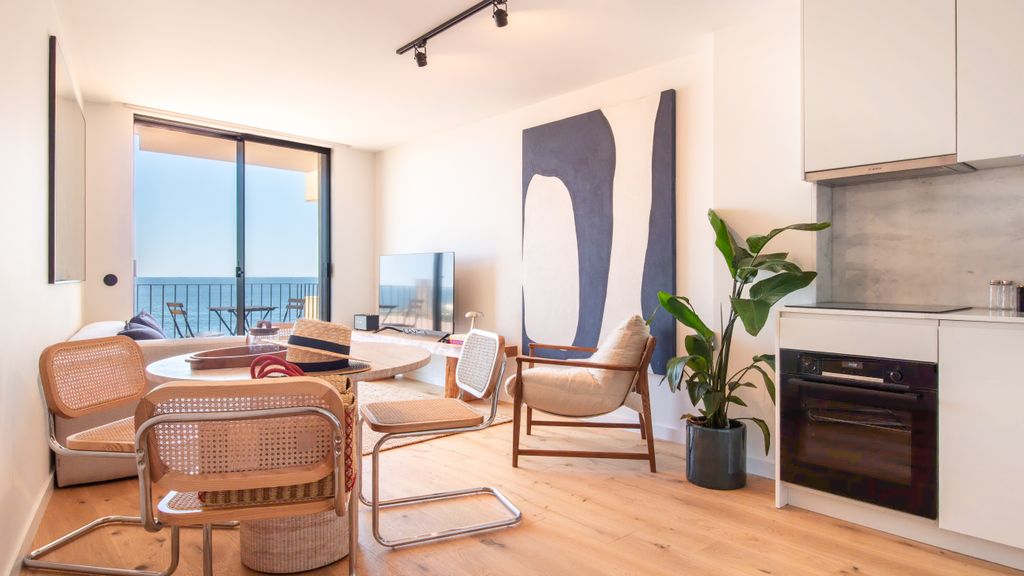 EDiTiON 309 - Sea View & Pool by LovelyStay