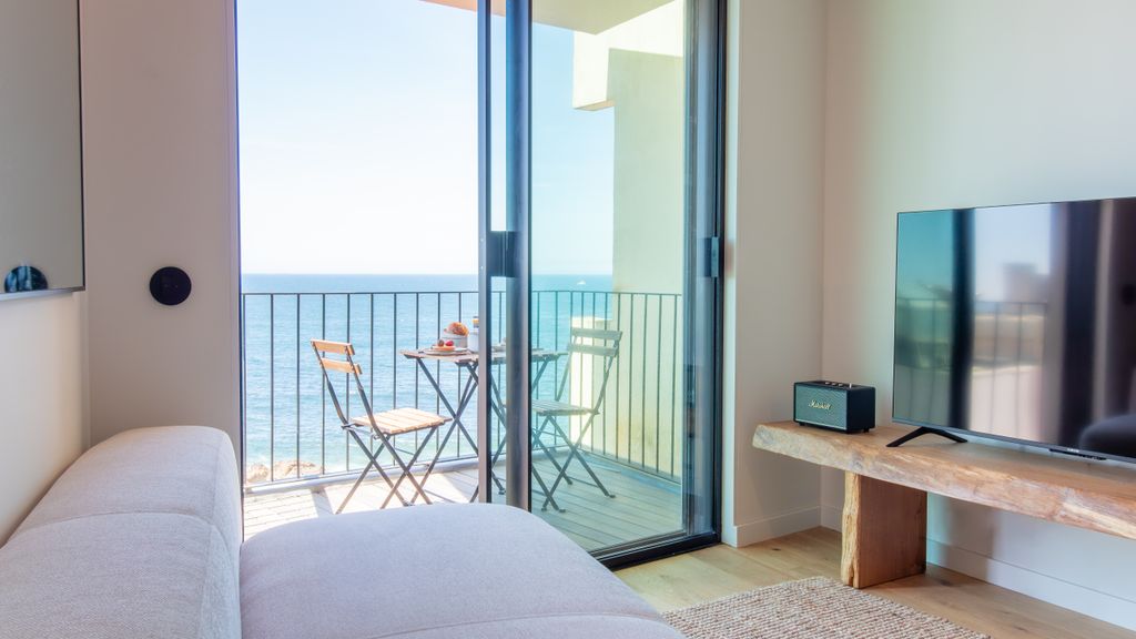 EDiTiON 309 - Sea View & Pool by LovelyStay