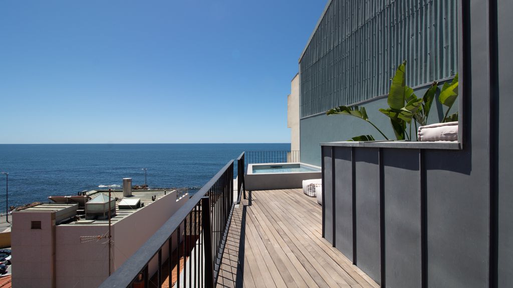EDiTiON 309 - Sea View & Pool by LovelyStay