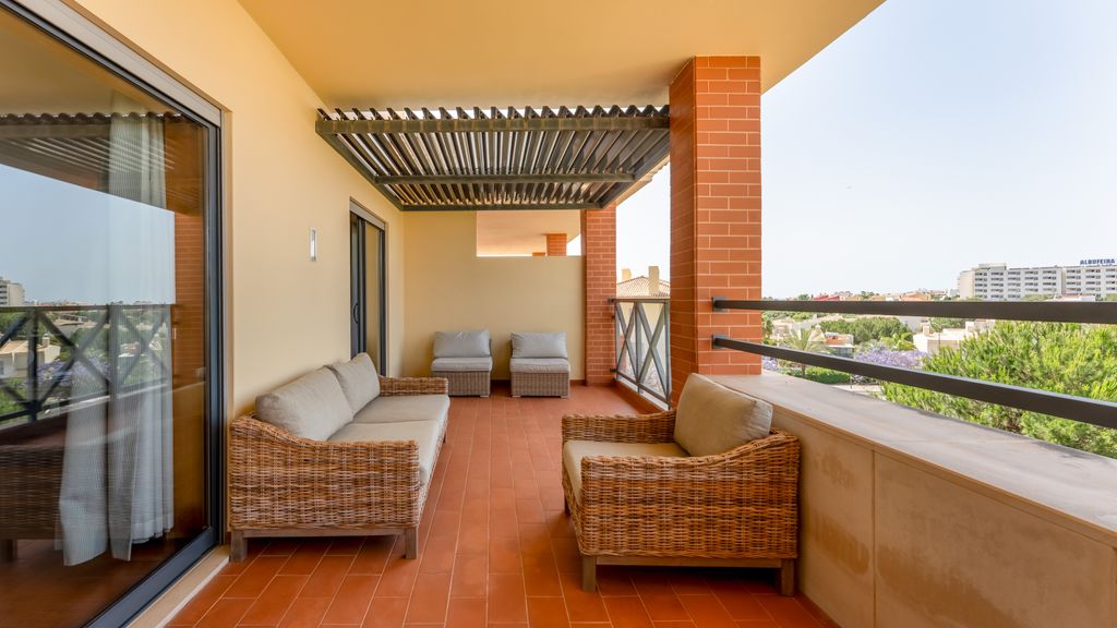 Penthouse w/Pool View in Albufeira by LovelyStay
