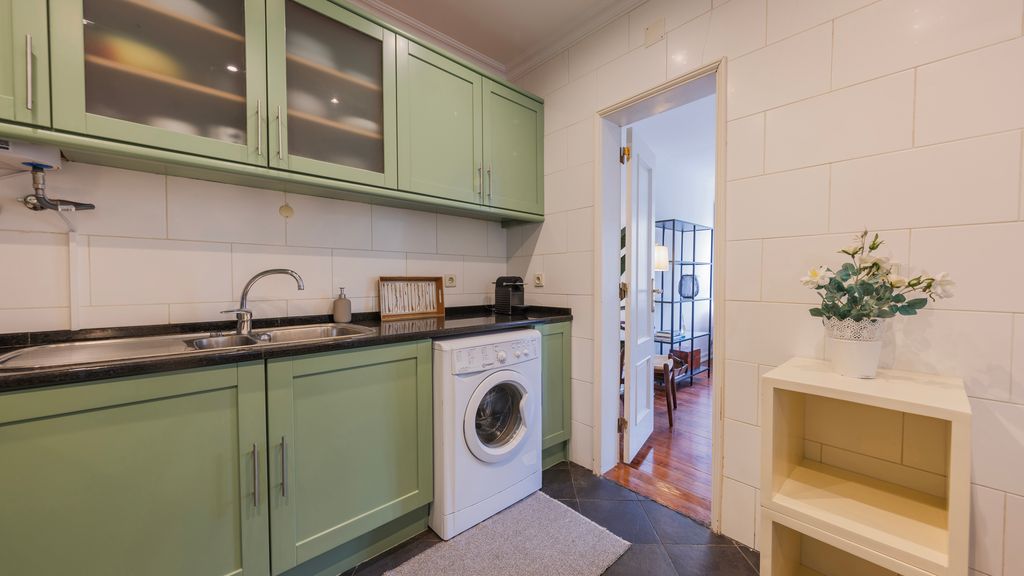 Charming and Bright Townhouse 3BDR by LovelyStay