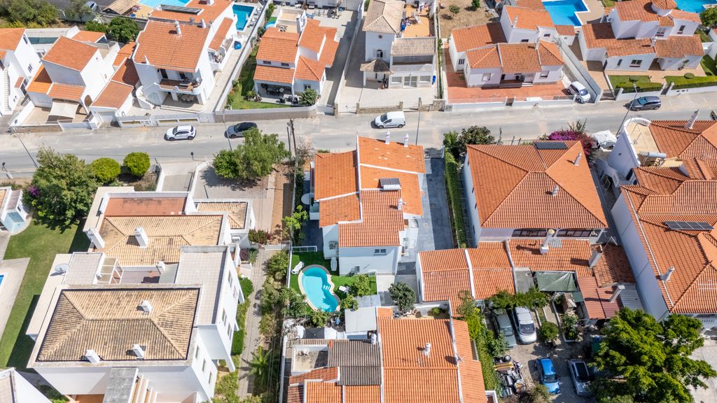 Vivenda Neves APT II in Albufeira by LovelyStay