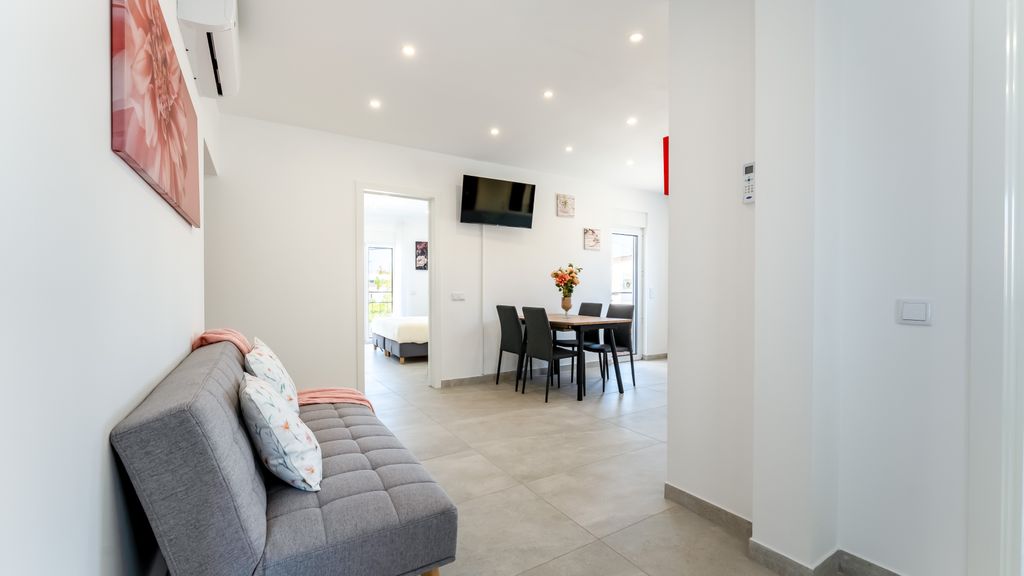 Vivenda Neves APT II in Albufeira by LovelyStay