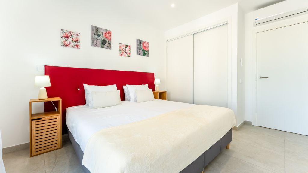 Vivenda Neves APT II in Albufeira by LovelyStay