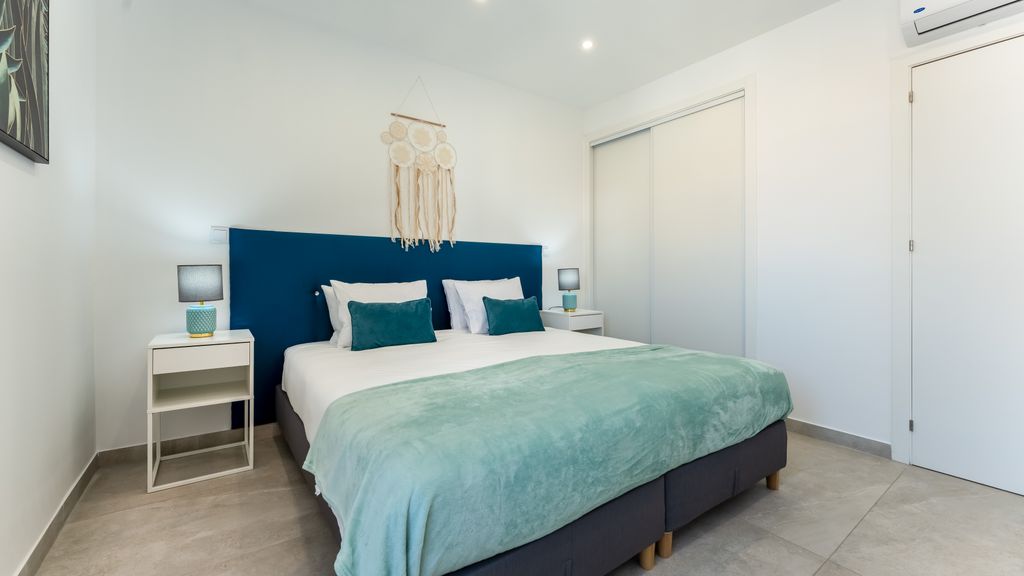 Vivenda Neves APT II in Albufeira by LovelyStay
