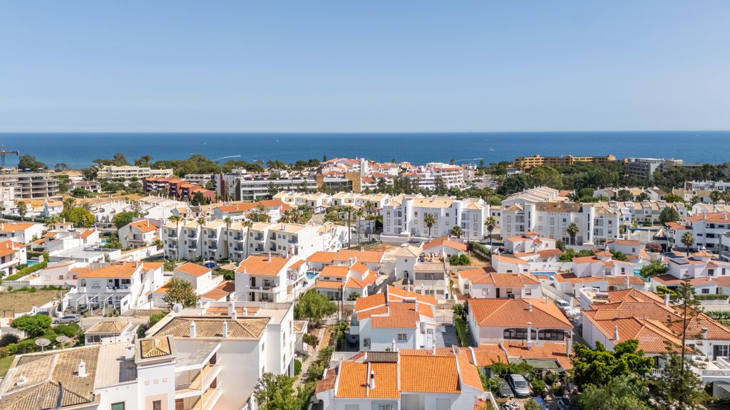 Vivenda Neves APT II in Albufeira by LovelyStay
