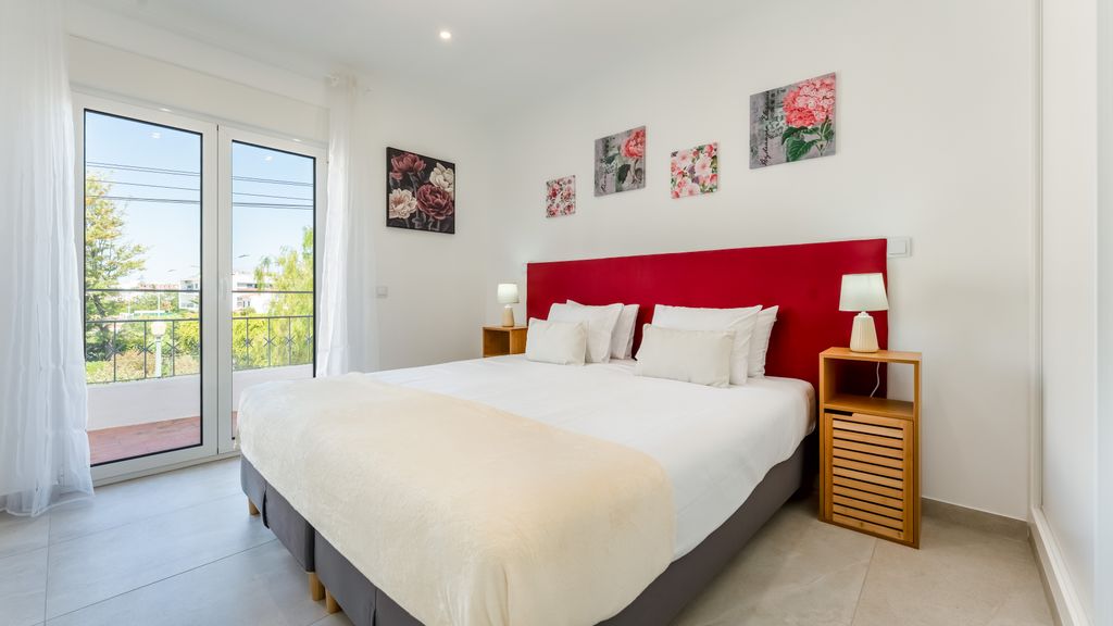 Vivenda Neves APT II in Albufeira by LovelyStay