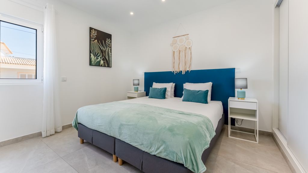 Vivenda Neves APT II in Albufeira by LovelyStay