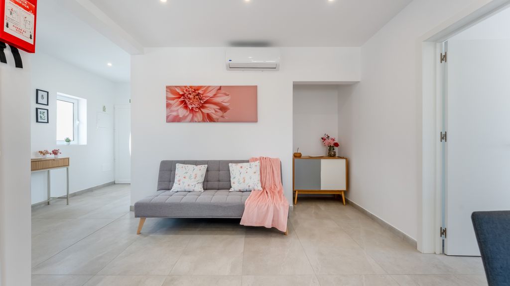 Vivenda Neves APT II in Albufeira by LovelyStay