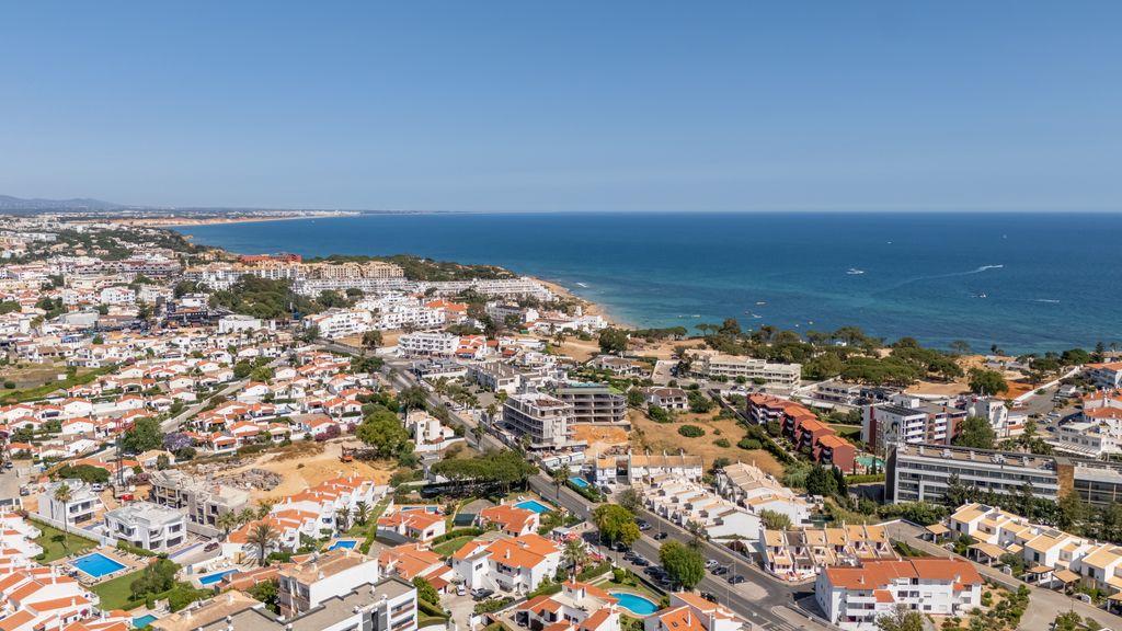 Vivenda Neves APT II in Albufeira by LovelyStay