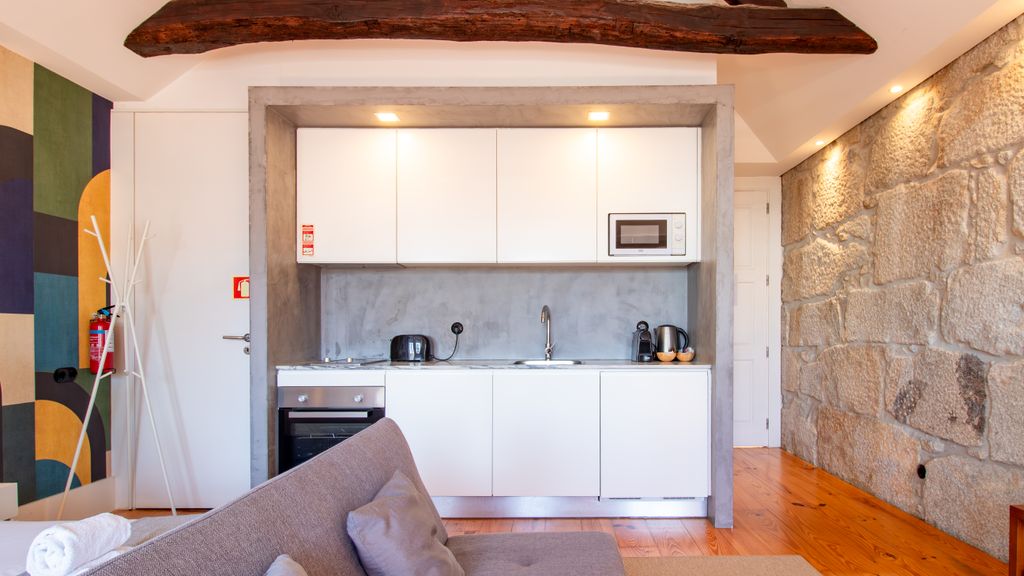 Dirk Apartment - Almada 4º F by LovelyStay