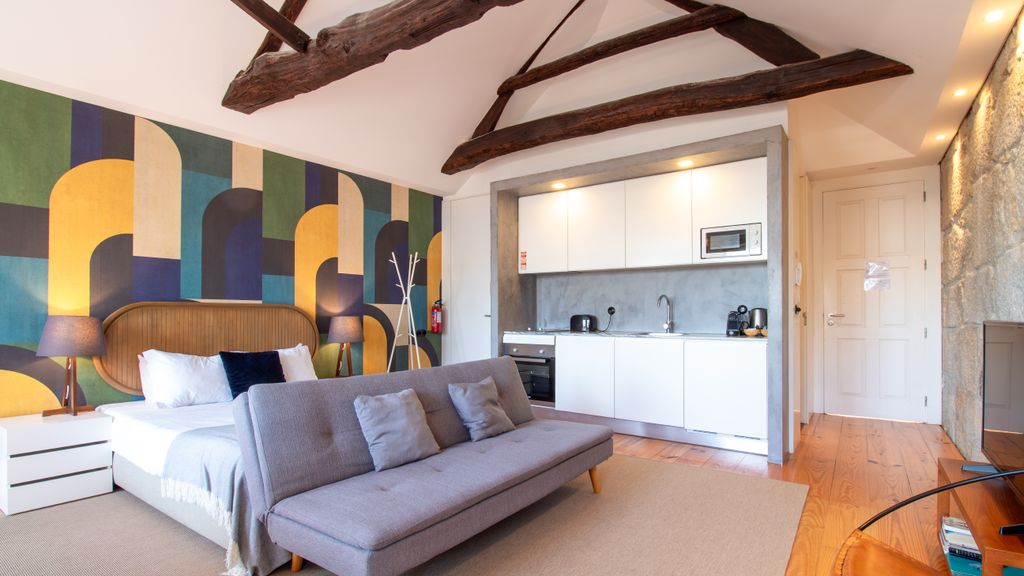 Dirk Apartment - Almada 4º F by LovelyStay