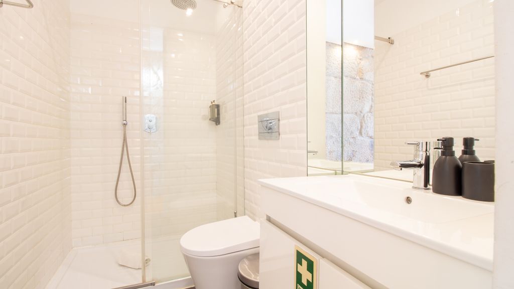 Dirk Apartment - Almada 4º F by LovelyStay