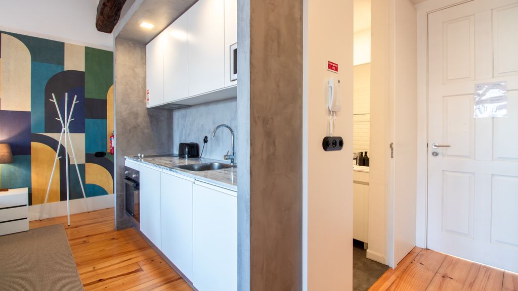 Dirk Apartment - Almada 4º F by LovelyStay
