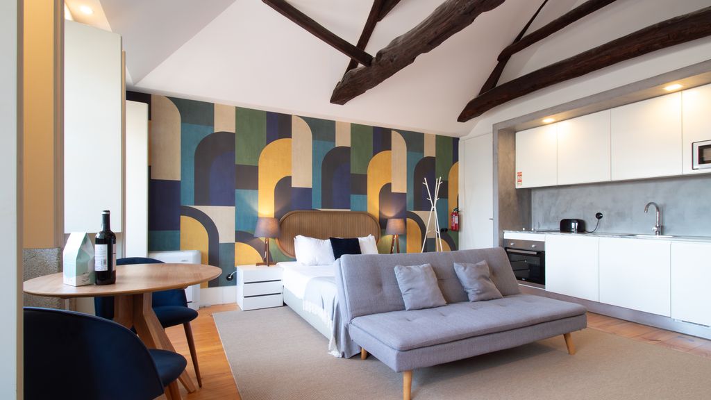 Dirk Apartment - Almada 4º F by LovelyStay
