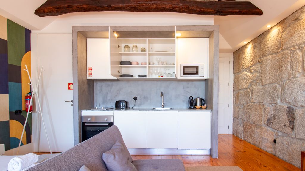 Dirk Apartment - Almada 4º F by LovelyStay