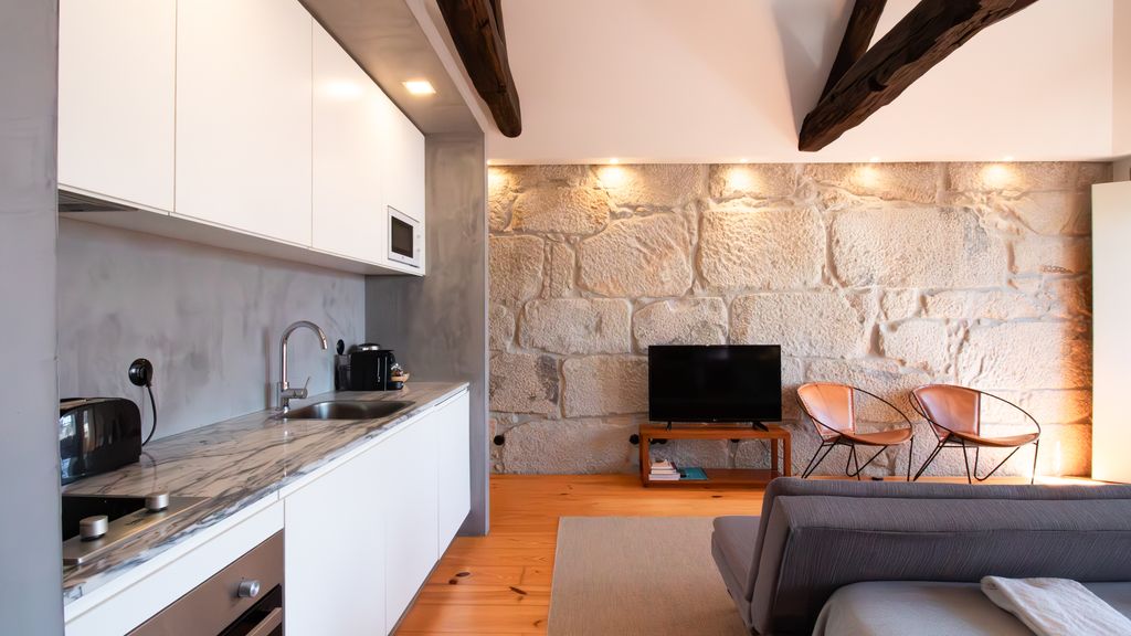 Dirk Apartment - Almada 4º F by LovelyStay