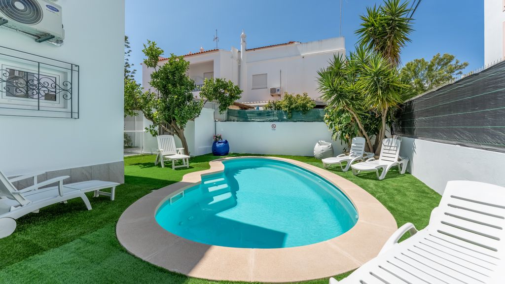 Vivenda Neves APT III in Albufeira by LovelyStay