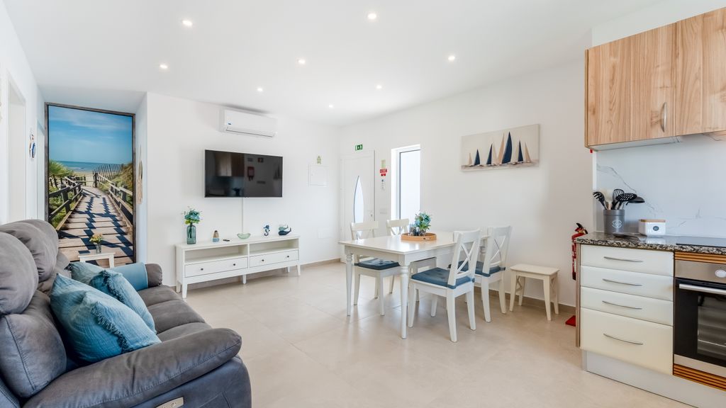 Vivenda Neves APT III in Albufeira by LovelyStay