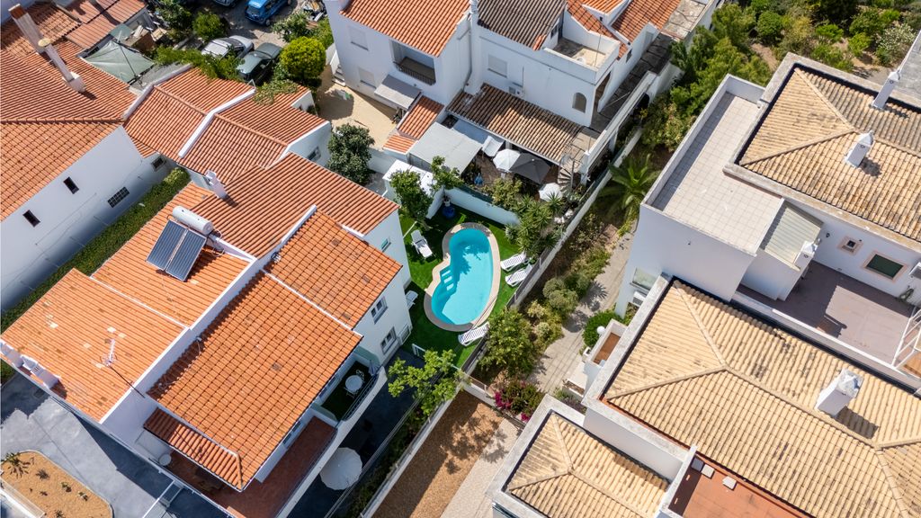 Vivenda Neves APT III in Albufeira by LovelyStay