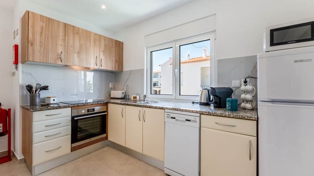 Vivenda Neves APT III in Albufeira by LovelyStay