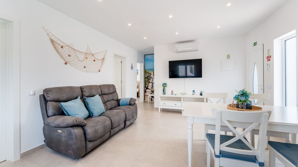 Vivenda Neves APT III in Albufeira by LovelyStay