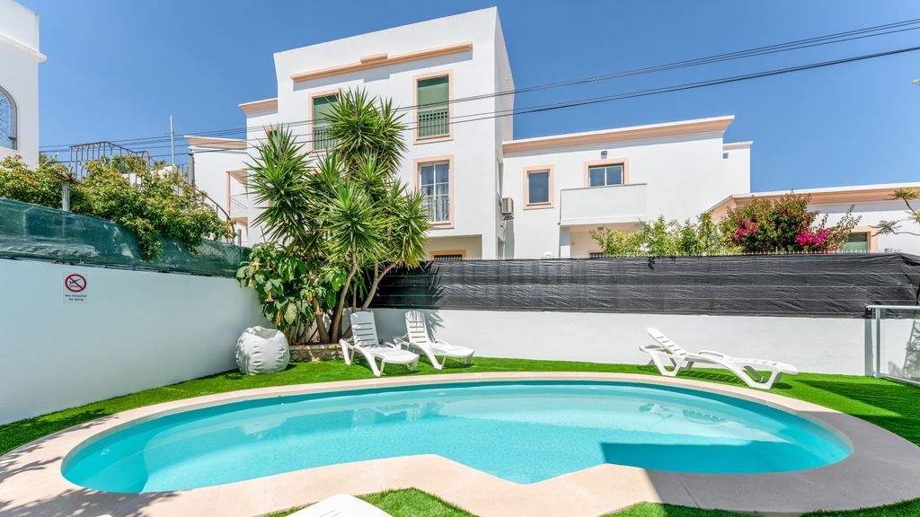 Vivenda Neves APT III in Albufeira by LovelyStay
