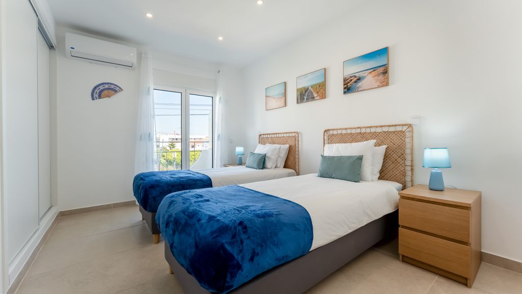 Vivenda Neves APT III in Albufeira by LovelyStay
