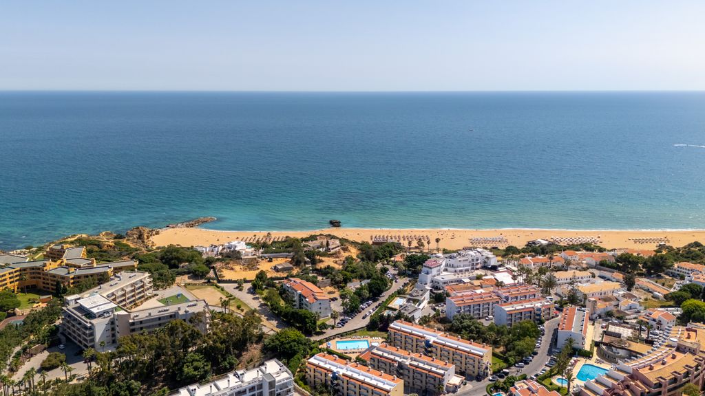 Vivenda Neves APT III in Albufeira by LovelyStay