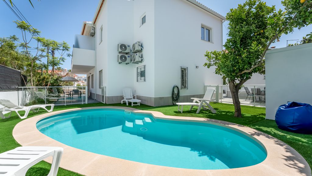 Vivenda Neves APT III in Albufeira by LovelyStay