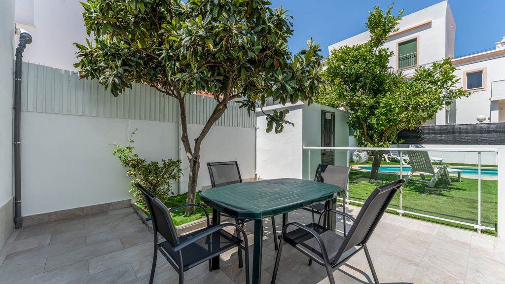 Vivenda Neves APT III in Albufeira by LovelyStay