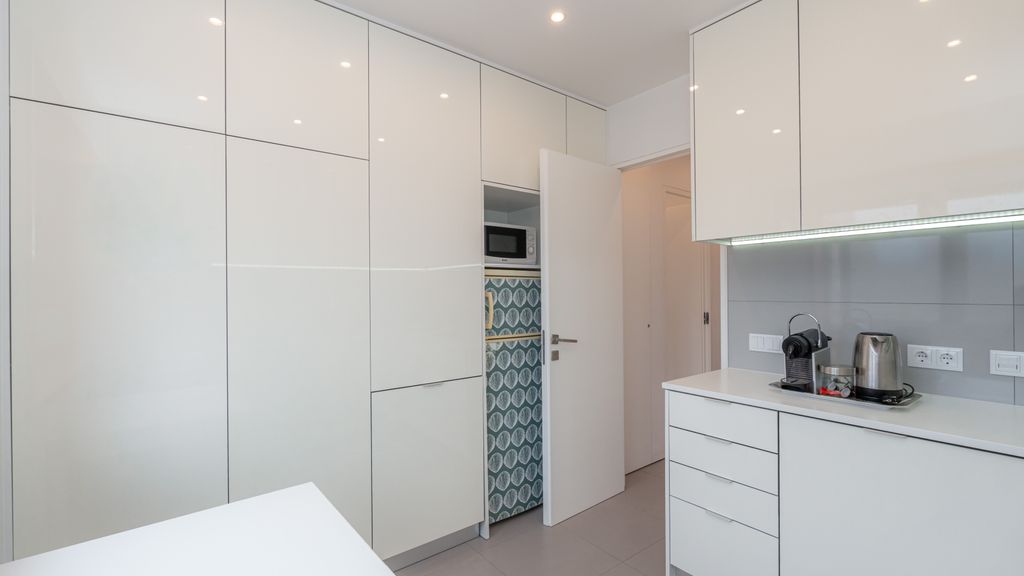 Maestro Apartment by LovelyStay