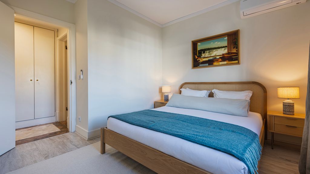 Estoril Upscale Apartment w/ Pool by LovelyStay