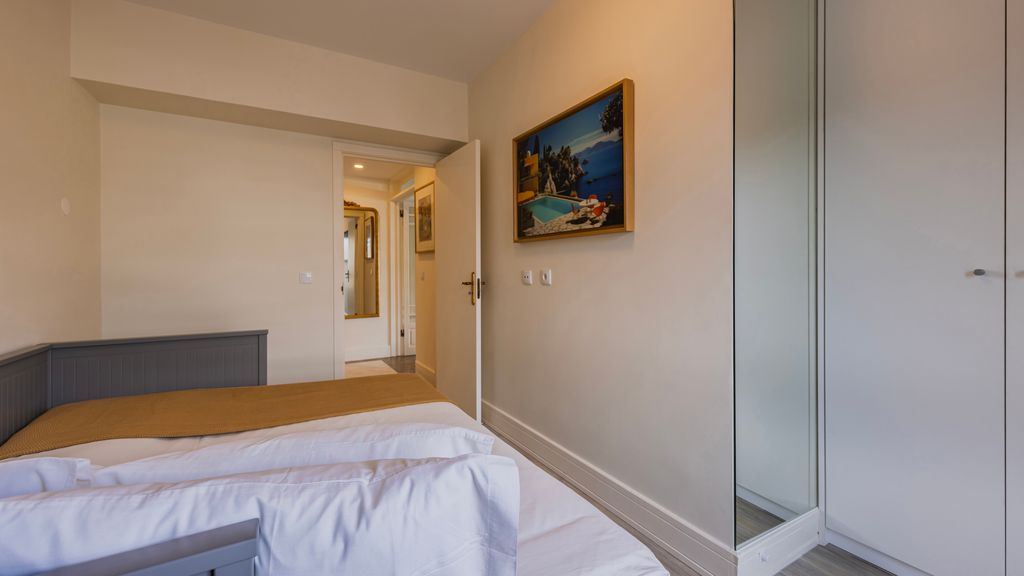 Estoril Upscale Apartment w/ Pool by LovelyStay