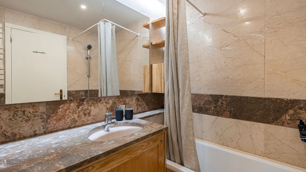 Estoril Upscale Apartment w/ Pool by LovelyStay