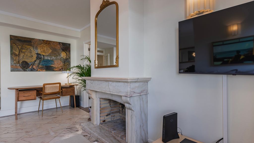Estoril Upscale Apartment w/ Pool by LovelyStay